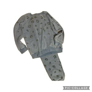 easel clothing sweat suit size large light blue with animal print spots